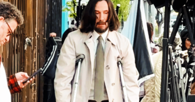 “Keanu Reeves Spotted with Crutches and Ice Pack on ‘Good Fortune’ Set: Behind-the-Scenes Challenges Unfold”