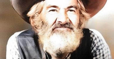 “Gabby Hayes Unmasked: A Startling Transformation Reveals a Distinctive Behind-the-Scenes Style”