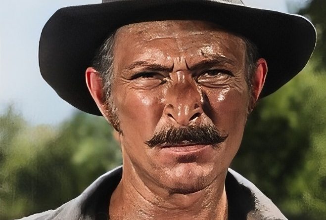 “‘Lee Van Cleef’s Unexpected Smiles and Stylish Charm: A Surprising Glimpse into His Real Life”‘